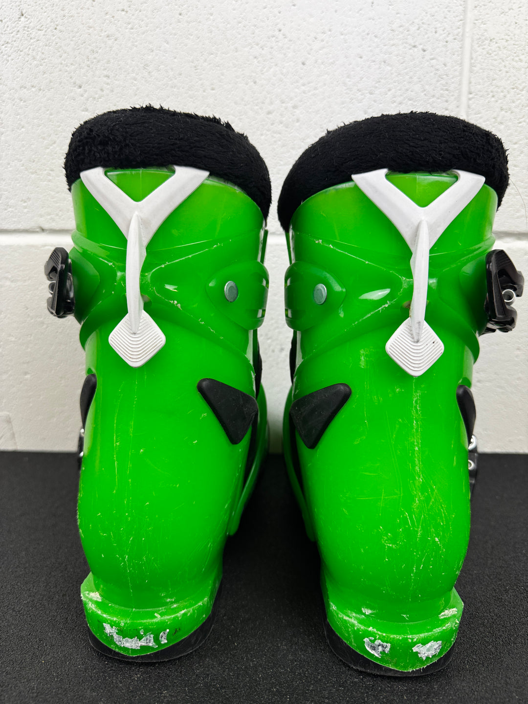 Elan Ezyy Kids ski boots 20.5