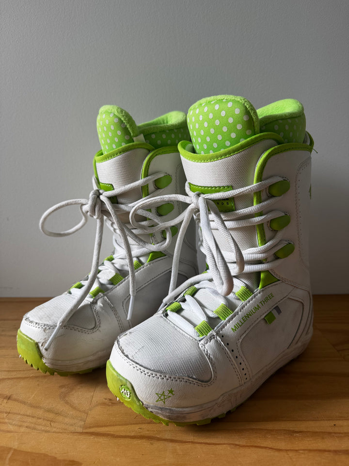 Millennium Three Kids Snowboard Boots US JR 3