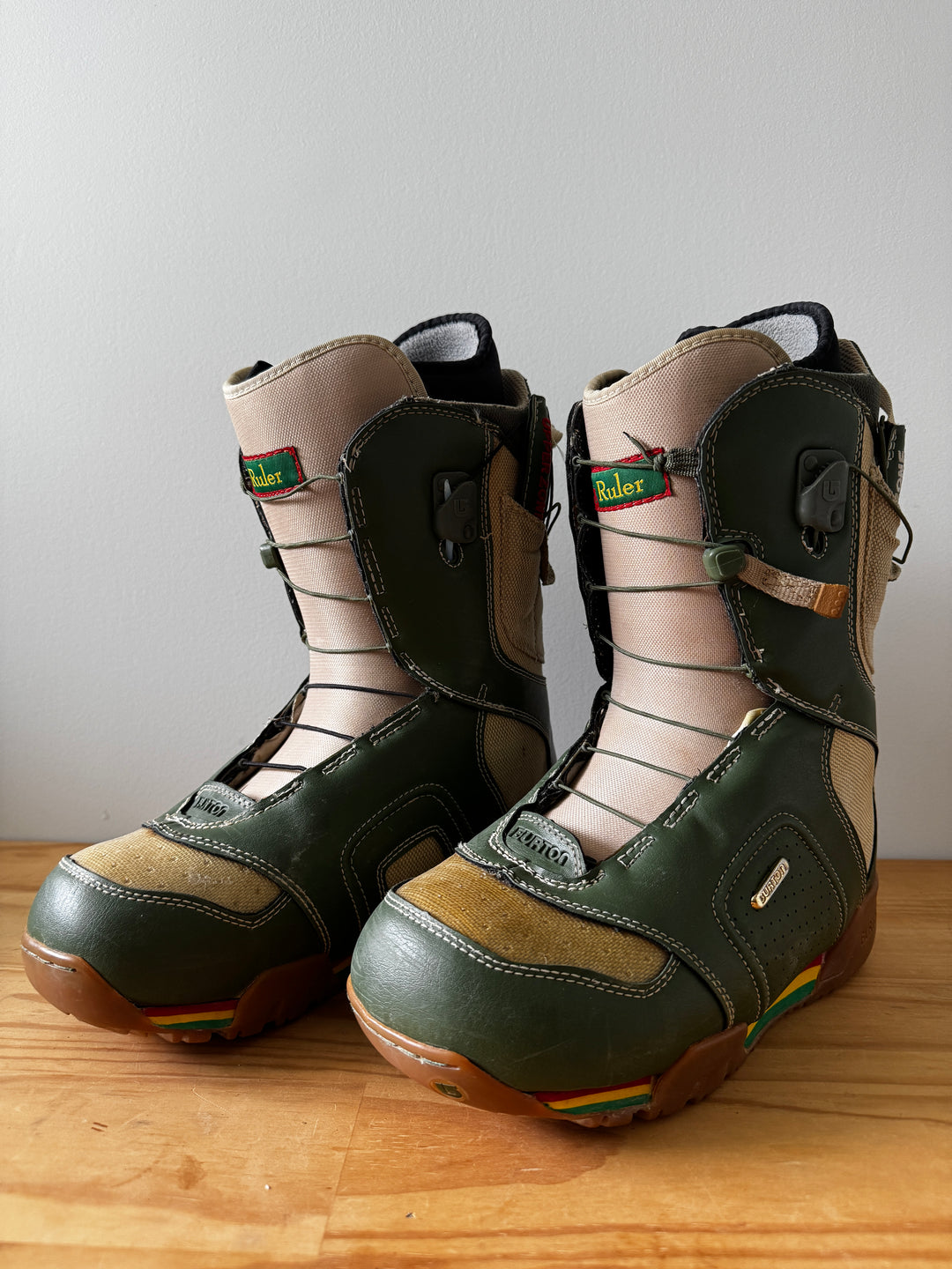 burton camo snowboard boots Burton Men's Ruler Snowboard Boots Adults US9 – Snow Kids