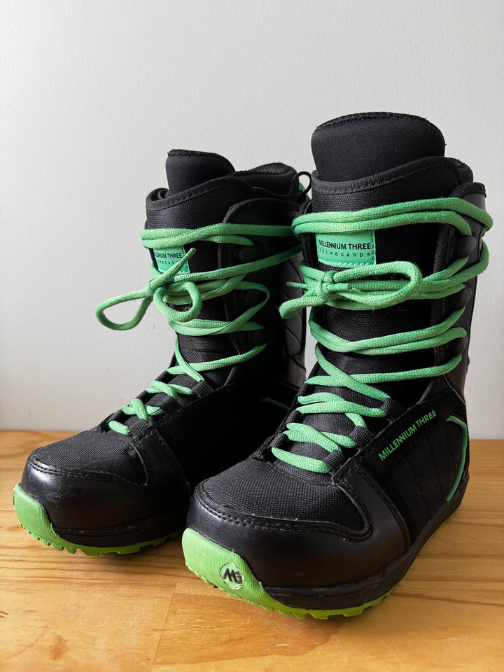 Millennium Three Kids Snowboard Boots US5